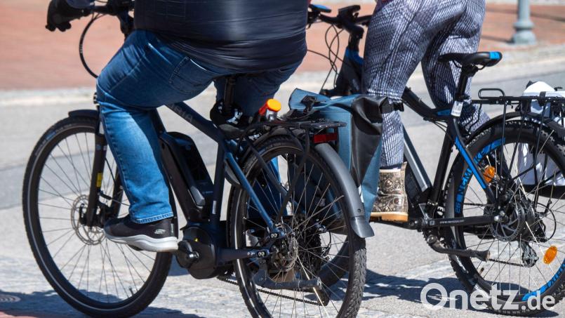 Ein Fahrsicherheitstraining mit Pedelecs für Senioren bietet im Juni die Polizei Waldsassen an. Anmeldungen sind bereits jetzt möglich. Symbolbild: Stefan Sauer/dpa
