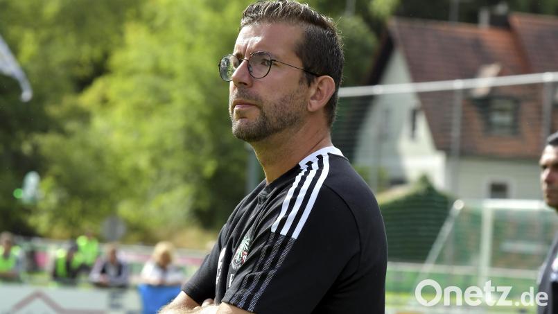 Florian Schlicker, Trainer DJK Ammerthal, kassierte in Neudrossenfeld die Rote Karte. Archivbild: Hubert Ziegler