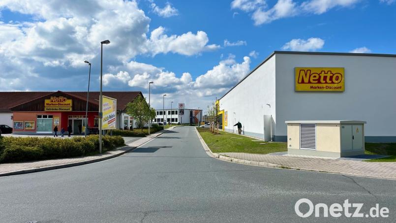 Netto neben Netto: So sieht es aktuell in der Robert-Bosch-Straße aus. Den einstigen Markt (links) wird es künftig nicht mehr geben. Bild: Gabi Schönberger
