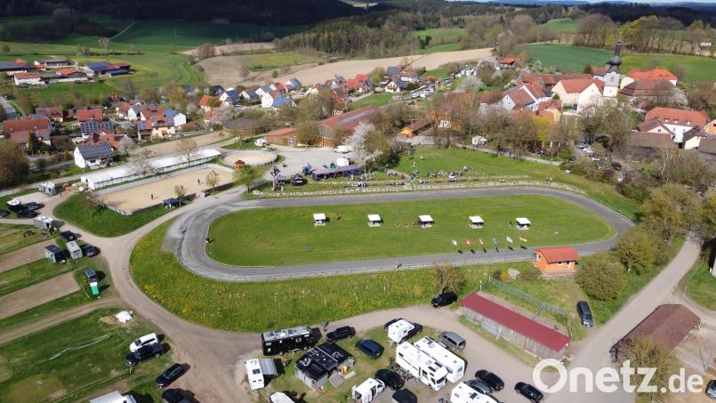 Ovalbahn am Lipperthof in Wurz Bild: Moritz Ernstberger