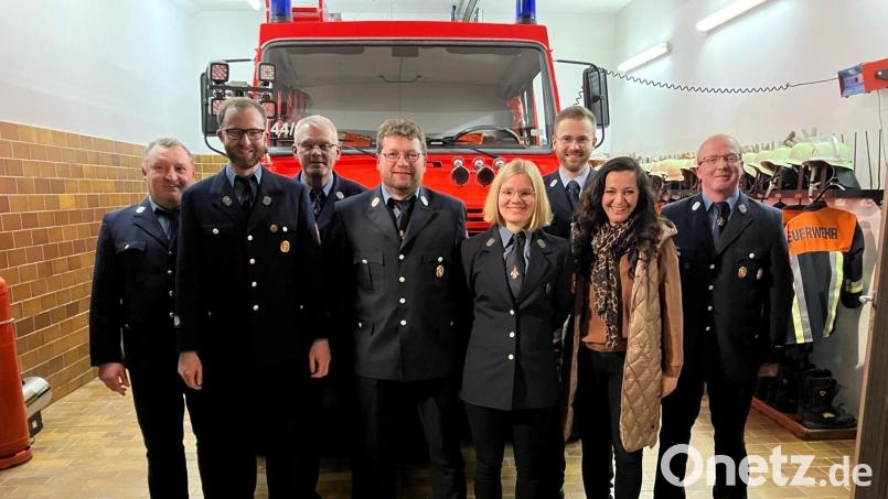 Bei der Jahreshauptversammlung gab es auch Ehrungen und Beförderungen. Von links: Albert Popp, Johannes Kuchenreuther, Vorsitzender Markus Kuchenreuther, Berthold Bayer, Maja Popp, der Waldershofer Vorsitzende Fabian Totzauer, Bürgermeisterin Margit Bayer und Alexander Hecht. Bild: Feuerwehr Schurbach/exb