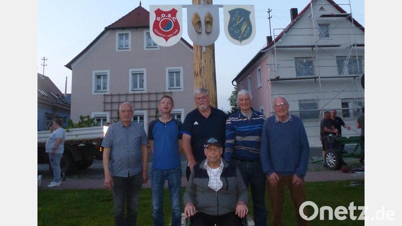 50 Jahre völkerverbindende Freundschaft unterm Maibaum gefeiert Bild: bk