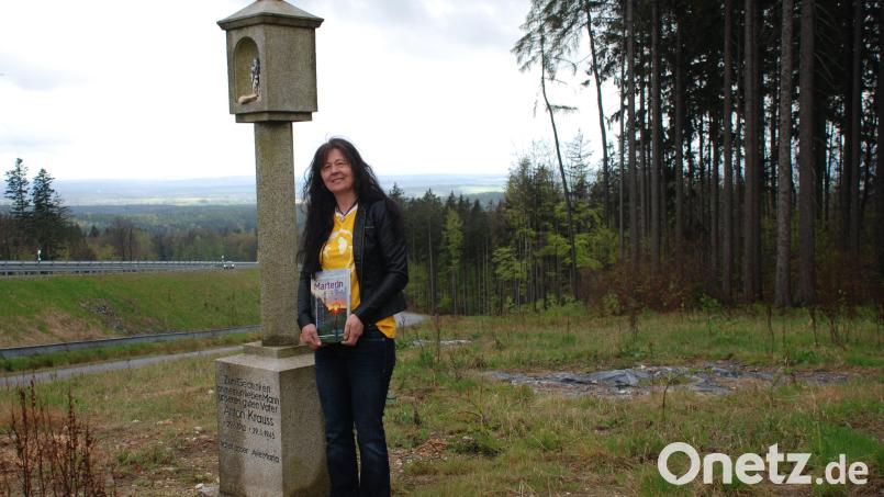 Lisa Schiml begegnet den Marterln mit hoher Wertschätzung: &quot;Man kann sich dort niedersetzen, zur Ruhe kommen. Und sich in aller Ruhe Gedanken über das Leben, den Tod und den Grund unseres Daseins machen.&quot; Bild: cvl
