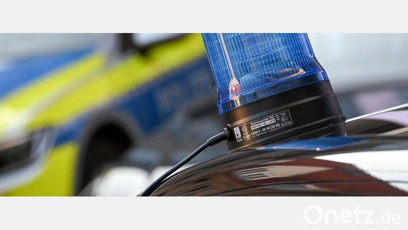 Ein bislang unbekannter Autofahrer hat in Marktredwitz einen Straßenpoller angefahren. Symbolbild: Hendrik Schmidt/dpa-Zentralbild/dpa/Symbolbild