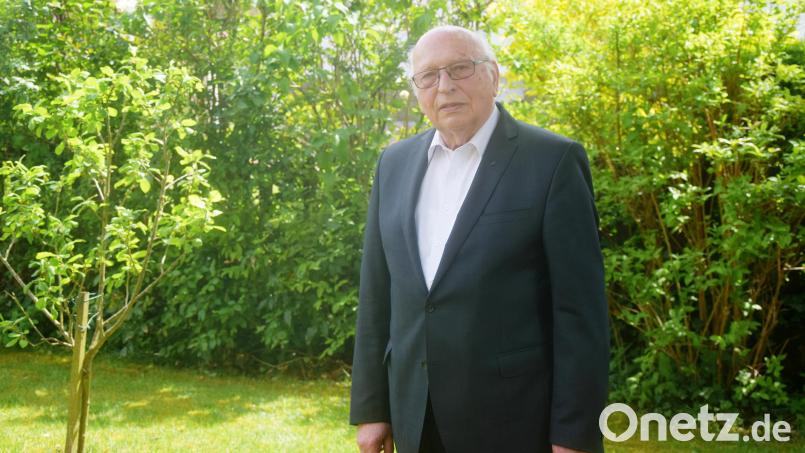 In seinem Rückzugsort &quot;Garten&quot; entspannt sich Pfarrer Andreas Hanauer und sammelt dabei Kraft für seinen seelsorgerischen Dienst. Der Geistliche feiert am 5. Mai seinen 80. Geburtstag. Bild: fz