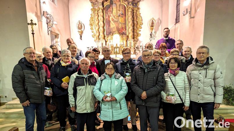 Die Pfarrei Ursensollen ehrt die Ehejubilare bei einem Gottesdienst. Bild: Manuela Popp/exb