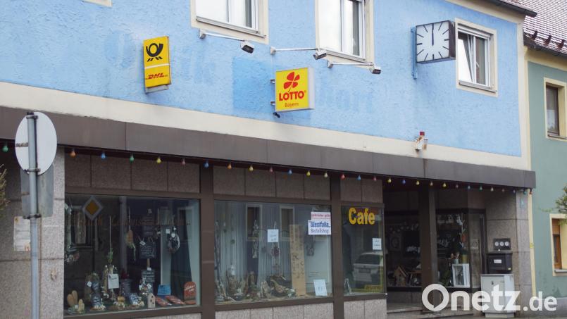 Post-Filiale mit Lotto und ein kleinem Café, zentral in der Hauptstraße: Dieses Modell in Schönsee könnte nun an der Suche nach einem neuen Standort scheitern. Bild: mmj