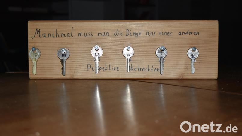 Eine typische Aufgabe in einem Escape Room: Spieler finden so eine Leiste mit Schlüsseln und müssen dann herausfinden, wie sie damit eine Etappe weiterkommen. Archivbild: sbt