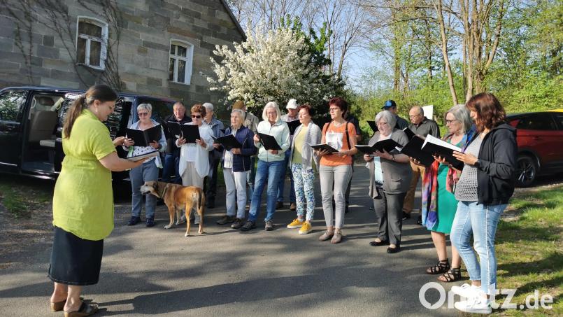 Der Gesangverein aus Franken begrüßt den Mai in Heinersreuth. Bild: hzi