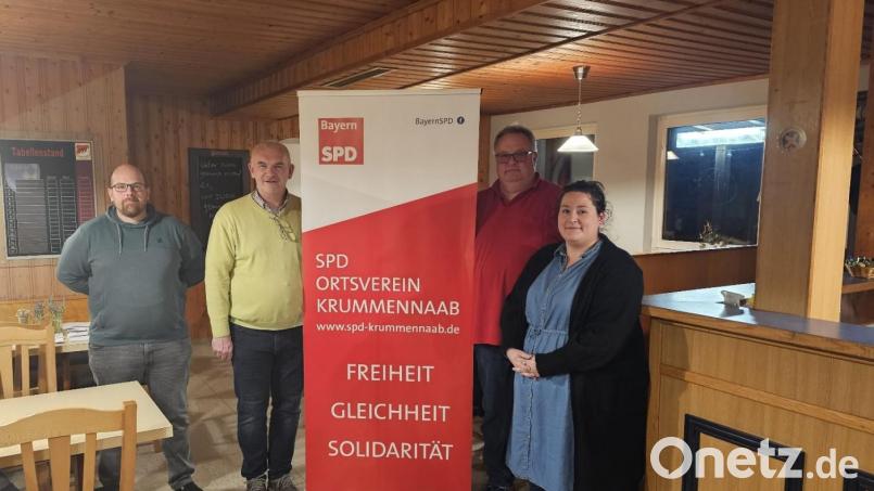 Die Führungsriege der Krummennaaber SPD bleibt unverändert mit Kassier Mathias Sieder (von links), Vorsitzendem Uli Roth, dessen Stellvertreter Wolfgang Bauer und Schriftführerin Verena Schieder. Bild: Verena Schieder/exb