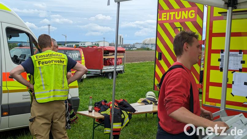 Zwischen Schwandorf und Schwarzenfeld wird am Montagnachmittag eine Fliegerbombe gefunden. Bild: wrl