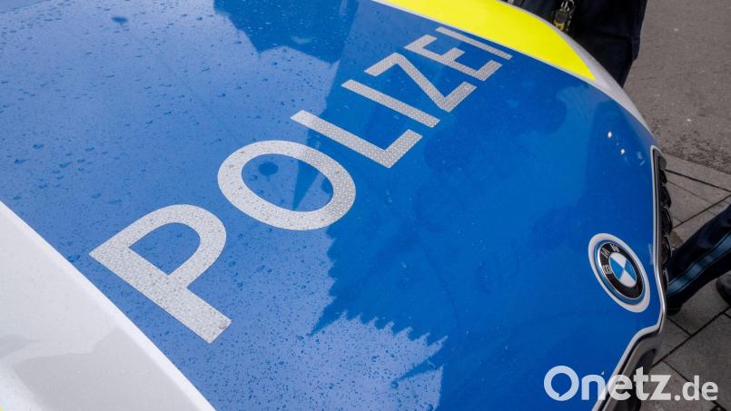 Die Polizei ermittelt nach einem Parkrempler in Sulzbach-Rosenberg. Symbolbild: Peter Kneffel/dpa