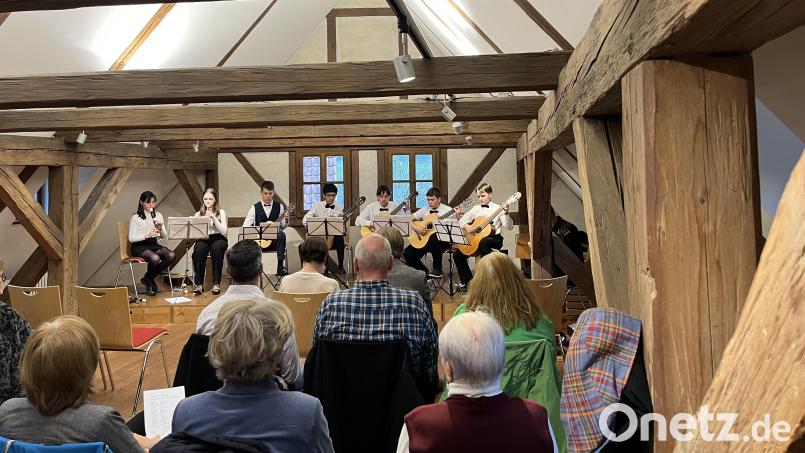 Im Sengerhof gab es Gitarrenklänge zu hören. Bild: Ursula Stingl/exb