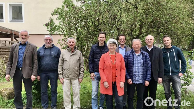 Sie kümmern sich um den Oberpfälzer Jakobsweg. Von links: Alfred Schwarz, Wolfgang Greubel, Michael Thein, Maximilian Lohre, Alexandra Beier, Hubert Zaremba, Robert Reil, Herbert Rösl und Andreas Schmidt. Bild: Alfred Schwarz/exb