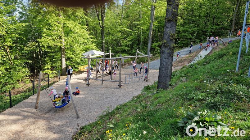 Der Spielplatz wird gleich gut angenommen. Bild: Haberberger/exb