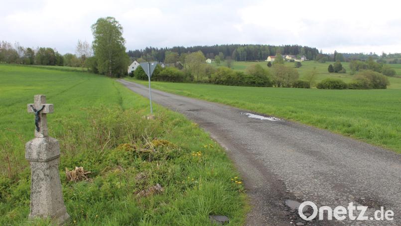 Stark sanierungsbedürftig ist die Gemeindeverbindungsstraße nach Zeckenberg. Sie wird heuer grundhaft erneuert. Bild: Gemeinde Ebnath/exb
