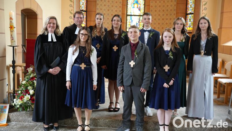 Zehn Konfirmanden feierten am vergangenen Sonntag ihr großes Fest der Konfirmation in der Christuskirche in Mitterteich. Bild: Evangelisches Pfarramt Mitterteich/exb
