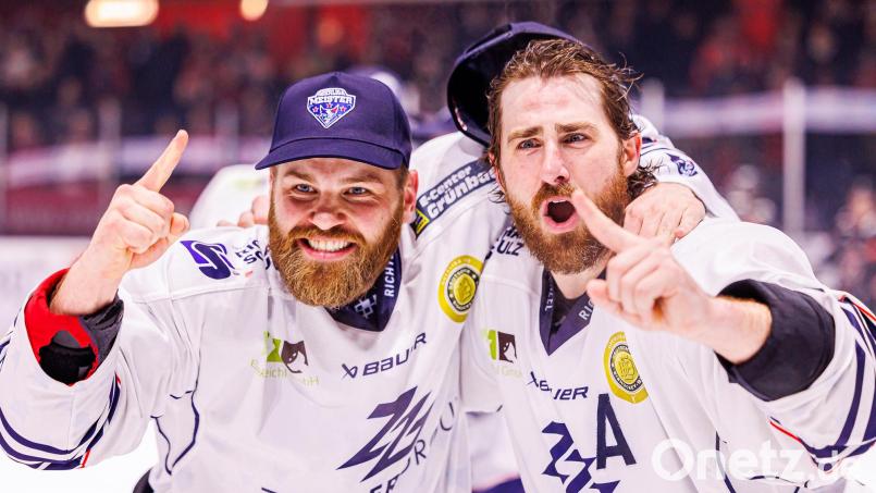 Markus &quot;Beppi&quot; Eberhardt (links) und Kurt Davis sind zwei der elf Spieler, die die Blue Devils Weiden verlassen. Bild: Werner Moller