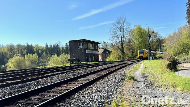 Die DB InfraGO AG erneuert im Rahmen des Oberbauprogramms 2024 in der Zeit vom 11. Mai bis 8. Juni Gleise in den Streckenabschnitten Neustadt-Windischeschenbach, Reuth-Windischeschenbach sowie im Bahnhof Reuth. Es wird zu Lärmbelästigungen auch während der Nachtzeit und an Wochenenden kommen. Bild: Gabi Schönberger