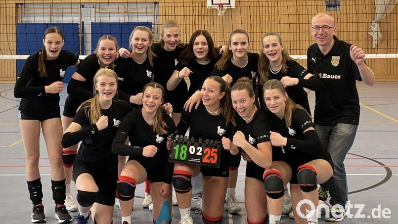 Die Mädchen des SV Hahnbach IV jubeln über den Titelgewinn in der Kreisklasse Nord. Bild: SV Hahnbach