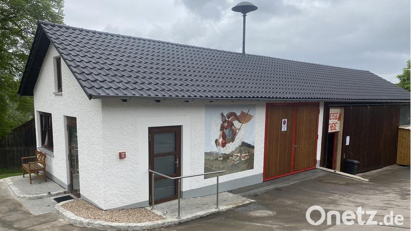 Das Gerätehaus Woppenrieth erstrahlt nach der Sanierung in neuem Glanz. Bild: Josef Glas