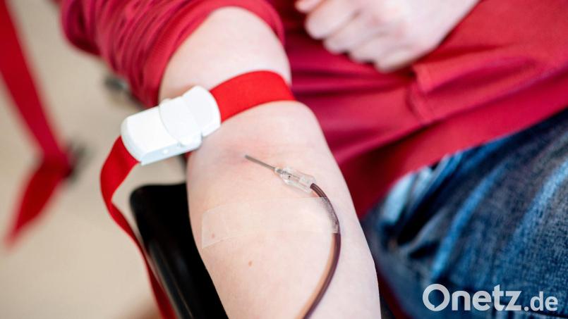 Jeder gesunde Mensch ab 18 Jahren darf Blut spenden. Symbolbild: Hauke-Christian Dittrich/dpa