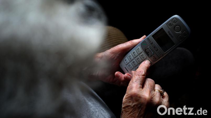 In Weiden kommt es vermehrt zu betrügerischen Anrufen mit &quot;falschen Polizeibeamten&quot;. Symbolbild: Karl-Josef Hildenbrand