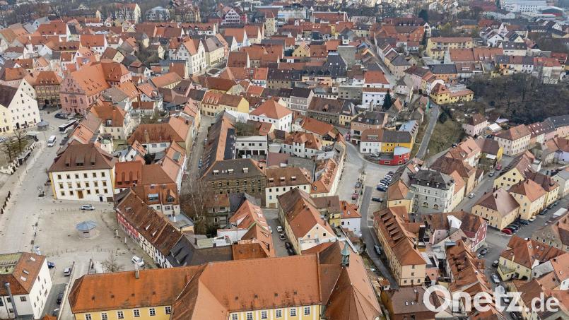Bei einer Überarbeitung der Gestaltungssatzung für die Sulzbacher Altstadt soll auch die Installation von Photovoltaik-Modulen auf den Dächern von historischen Gebäuden oder von Häusern im Ensembleschutz geregelt werden. Archivbild: Thilo Hierstetter