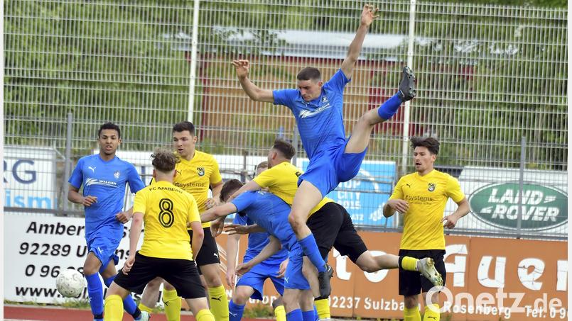 Am Wochenende verlor der FV Vilseck sein Auswärtsspiel beim FC Amberg. Derzeit steht der FV auf dem Relegationsplatz der Bezirksliga Nord. Bild: Hubert Ziegler