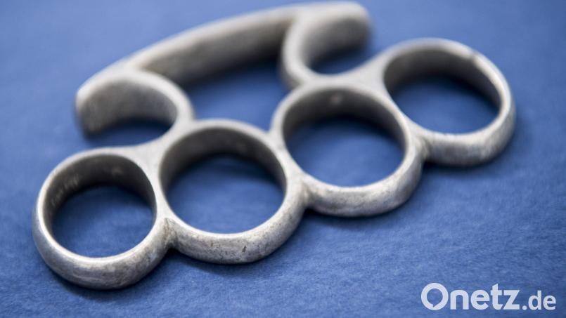 Ein 16-Jähriger war mit einem verbotenen Schlagring unterwegs. Symbolbild: Malte Christians/dpa