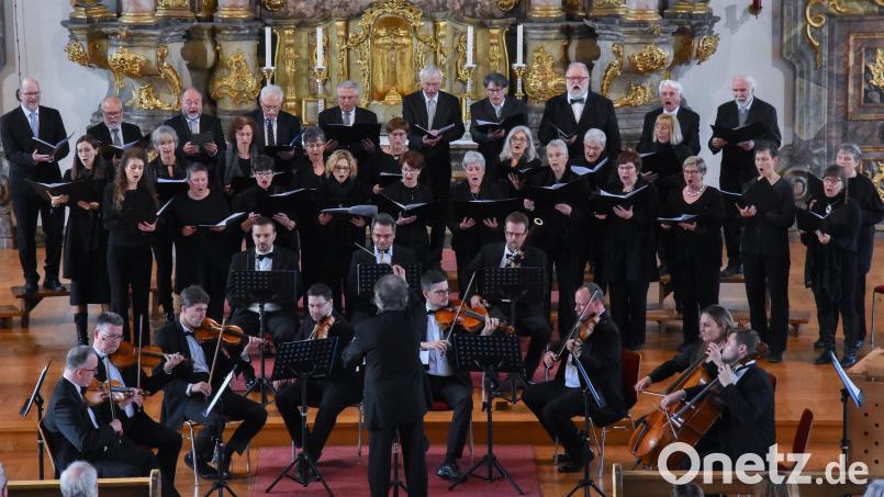 Die Amberger Chorgemeinschaft spielt Te Deum laudamus, im Kongregationssaal in Amberg. Bild: Stephan Huber
