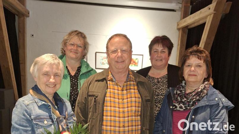 Petra Bauer und Marga Bäumler leiten die Treffen für pflegende Angehörige. Von links: Ute Böhm, Petra Bauer, Manfred Häfner, Monika Grötsch, Marga Bäumler. Bild: Leben plus Waldsassen/exb