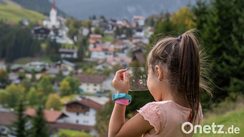 In Berwang bieten die Escape Trails eine Kombination aus Wandern und einer Art Schnitzeljagd, die Abenteuer für verschiedene Zielgruppen bereithält. Bild: Tiroler Zugspitz Arena/dpa