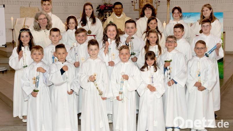 Nach einem schwungvollen Gottesdienst konnten die Kommunionkinder mit dem Segen Gottes in einen schönen Tag gehen. Bild: Foto Ott/exb