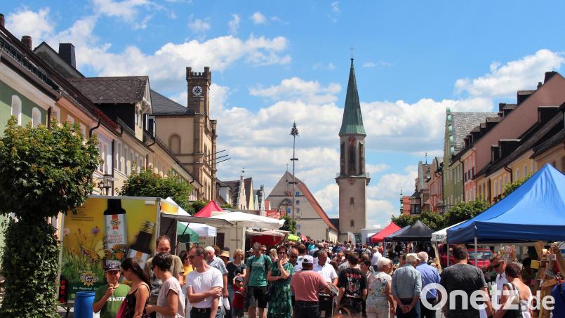 Zwischen 5.000 und 10.000 Besucher – abhängig vom Wetter – erwartet die Stadt Kemnath beim Bauernmarkt am Sonntag, 16. Juni. Archivbild: stg