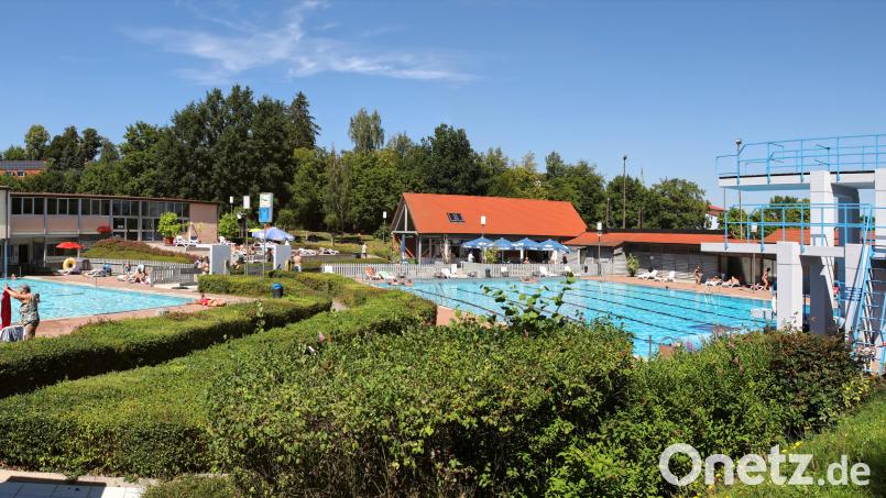 Am Pfingstsamstag, 18. Mai, startet das Freibad Erbendorf in die neue Saison. Archivbild: njn