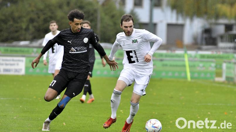 Daniel Gömmel (rechts) steht der DJK Ammerthal gegen den ATSV Erlangen nach seiner Rotsperre wieder zur Verfügung. Archivbild: Hubert Ziegler