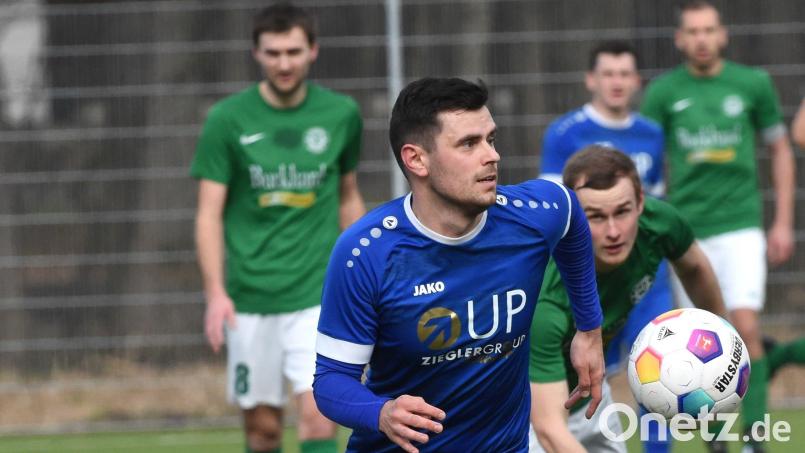 Stefan Graf (vorne) bestritt am Freitagabend sein letztes Heimspiel im Dress der SpVgg SV Weiden. Archivbild: G. Büttner