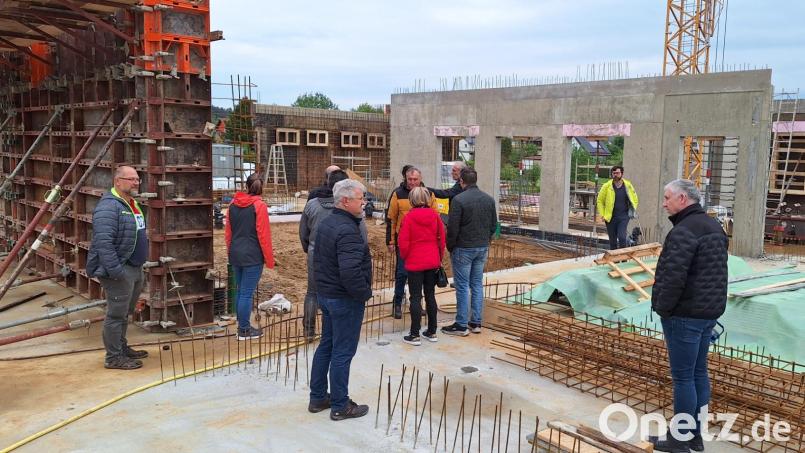 Die größte Baumaßnahme in diesem Jahr ist der Neubau von Metzgerei- und Gastwirtschaftsgebäude in Premenreuth. Im Erdgeschoss lassen sich die Räume bereits erahnen. Im Hintergrund ist der künftige Innenhof zu sehen. Bild: fks