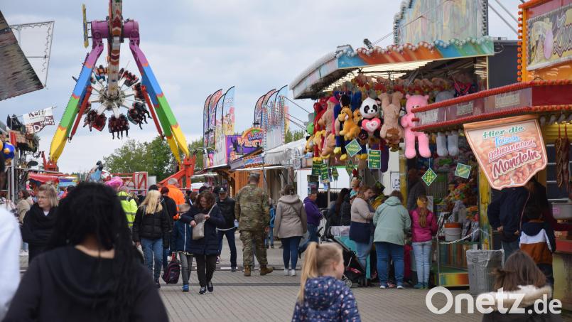 Auch zum Abend hin herrschte an allen Tagen noch reichlich Volksfesttreiben in Hohenfels. Bild: bö