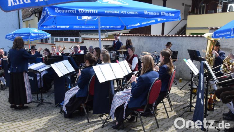 Bereits zum 49. Mal veranstaltet die Trachtenkapelle Hohenburg ihr Maifest. Bild: bö