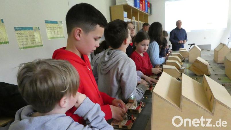 Das „Interaktive Energiespardorf“ der Umweltstation Ensdorf stieß speziell bei Kindern auf Interesse. Bild: UWS Kloster Ensdorf/exb