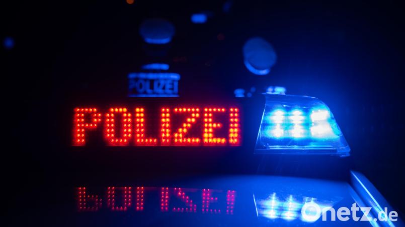 Polizisten haben bei einer Grenzkontrolle in Waidhaus eine geringe Menge Haschisch in der Unterwäsche eines Beifahrers gefunden. Symbolbild: Marijan Murat /dpa