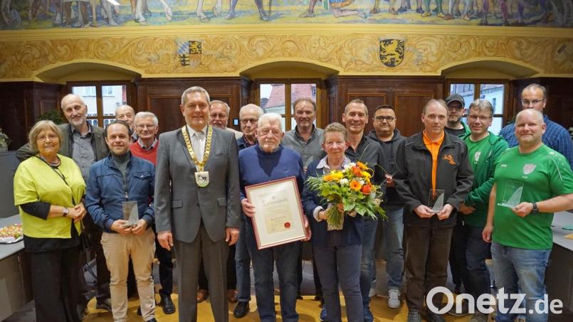 Die erwachsenen Preisträger bei der Ehrung &quot;Unsere Besten&quot; in Auerbach. Bild: jma