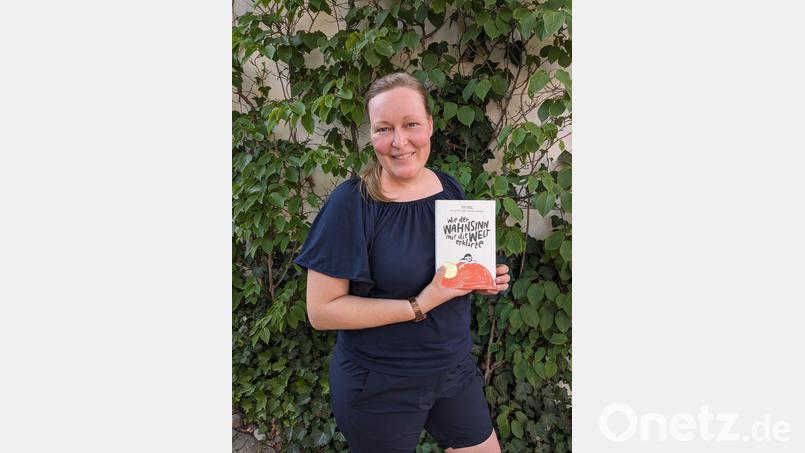 Lektorin und Autorin Agnes Gerstenberg mit Leseempfehlung "Wie der Wahnsinn mir die Welt erklärte". Bild: Gerstenberg