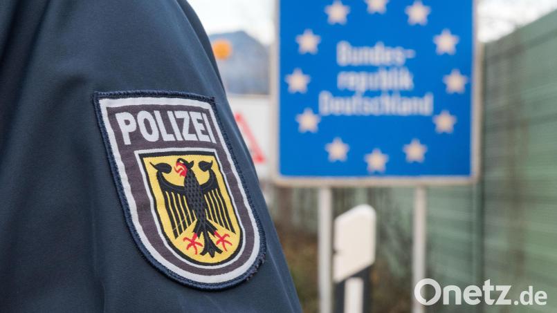 Grenzpolizisten erwischten am Wochenende bei Kontrollen an der A6 in Waidhaus mehrere gesuchte Straftäter. Symbolbild: Bundespolizei