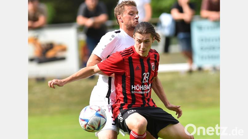 Erol Özbay (vorne) wechselt zu Saisonende vom SC Luhe-Wildenau zu einem höherklassigeren Verein. Bild: A. Schwarzmeier
