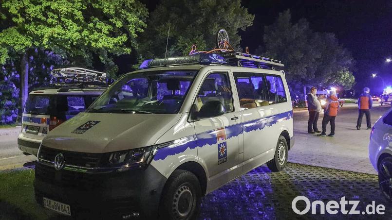 Neben Polizei, Feuerwehren und Wasserwacht ist auch die Bergwacht zum Einsatz an den Hammersee gerufen worden. Bild: Margit Güll/exb
