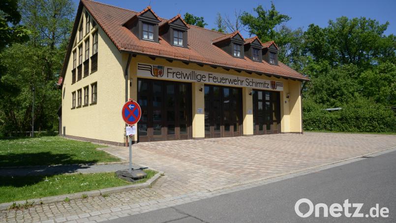 Noch sind die Tage des Feuerwehrhauses Schirmitz nicht gezählt. Aber auf der Agenda der Gemeinde stehen Überlegungen, ob und wie das Haus erweitert oder neu gebaut werden könnte. Bild: bey