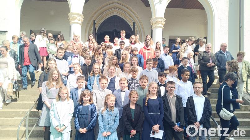 48 Kinder aus der Pfarrei Herz Jesu haben am Samstag das Sakrament der Firmung empfangen. Bild: ric